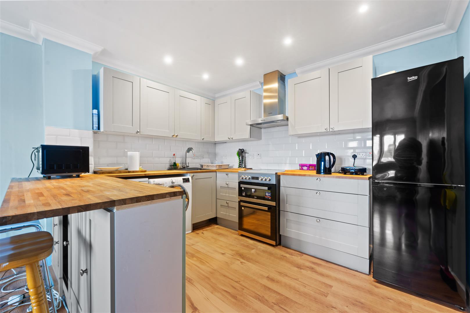 2 bed property in Epsom Road, Sutton